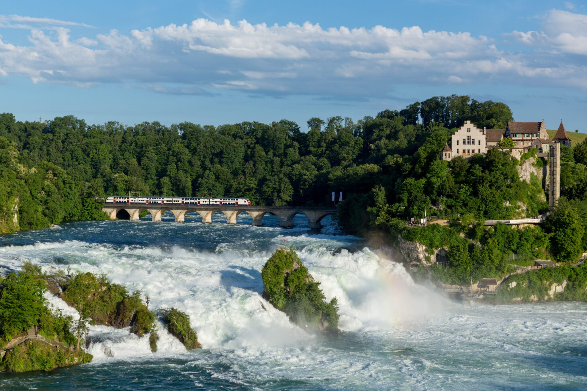 welke stad is bekend van de grootste waterval van Europa