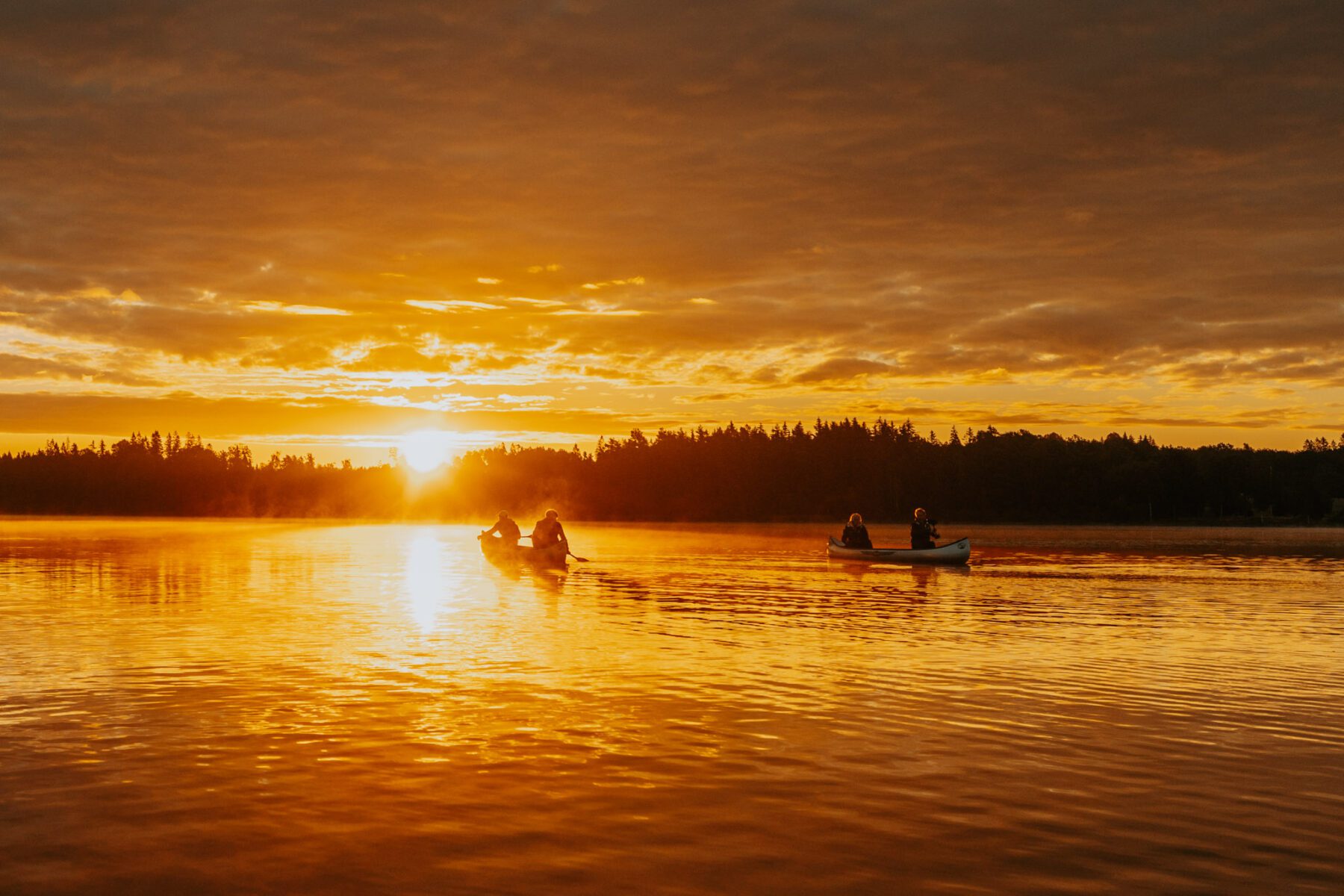 Nordic Woods sunrise canoe expeditie