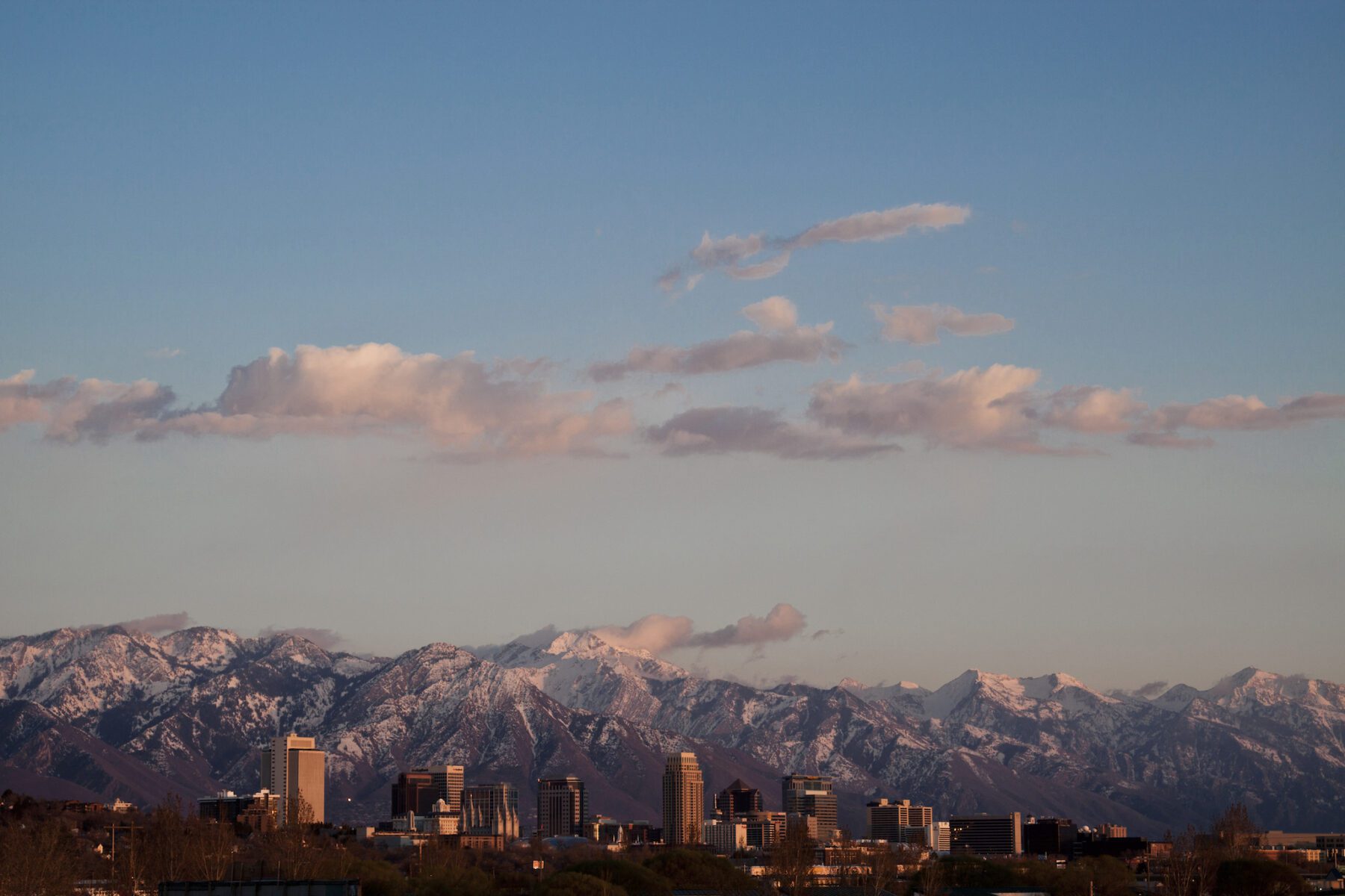 Salt Lake City ingeklemd tussen de bergen