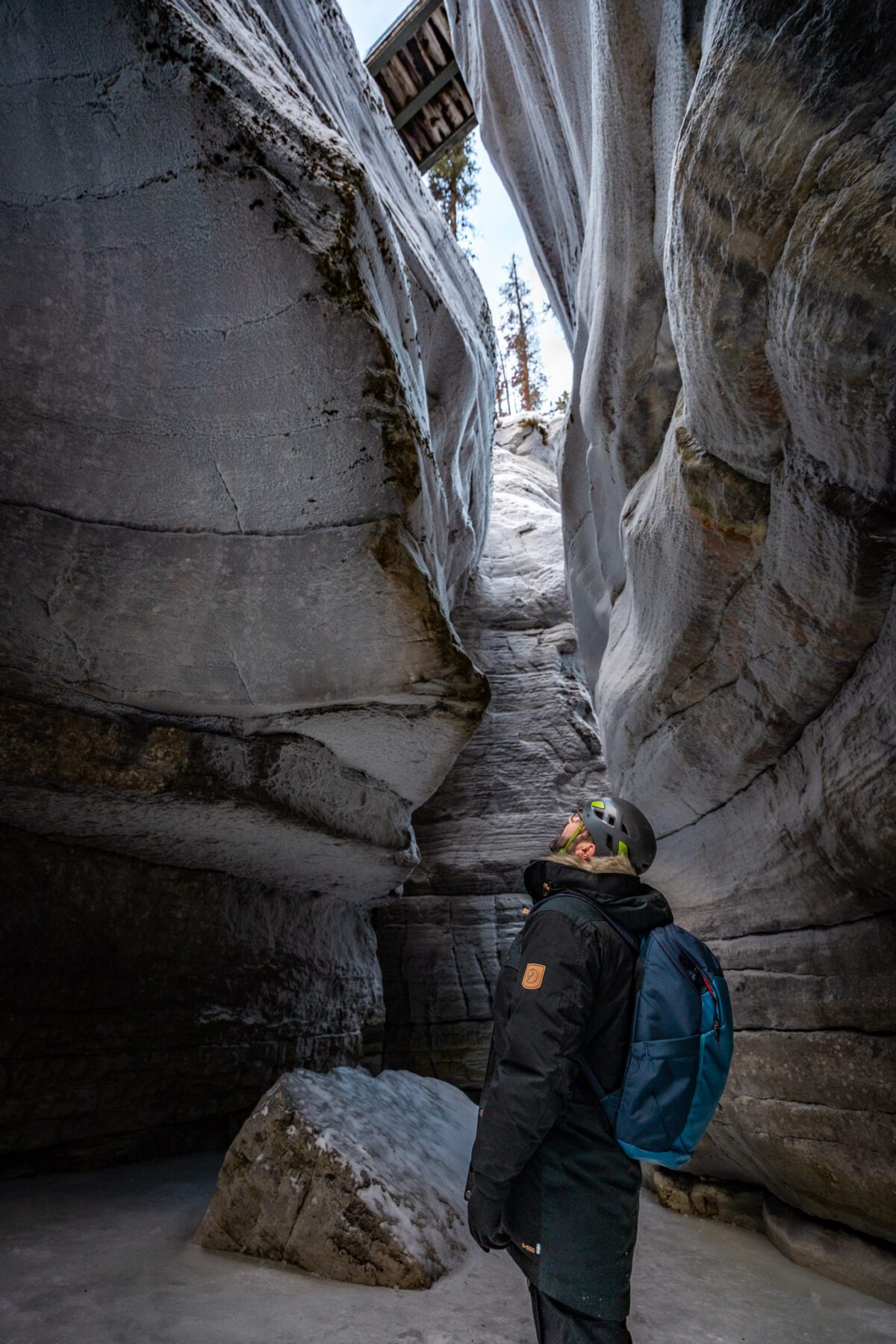 Jasper National Park Maligne Canyon in winter tour