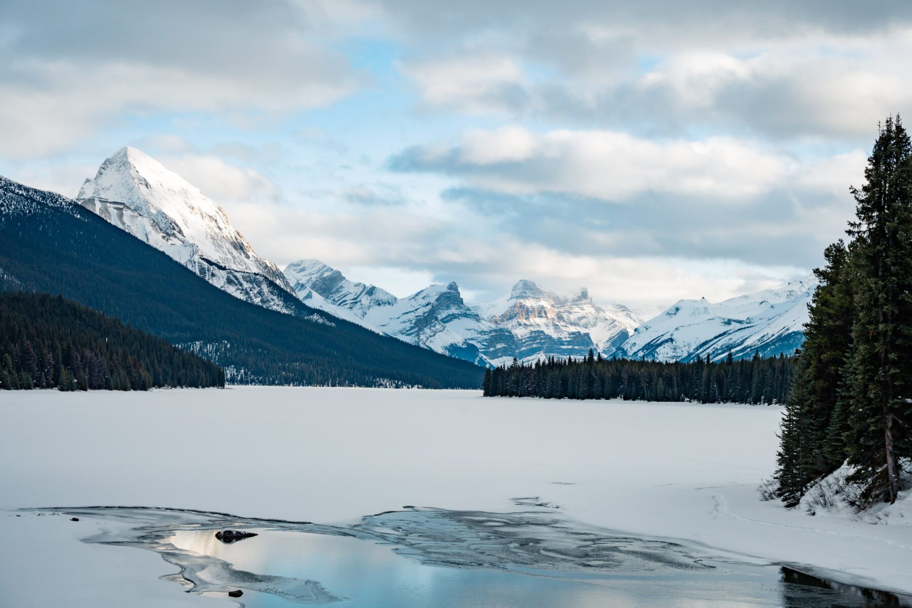 Jasper National Park in de winter Maligne Lake