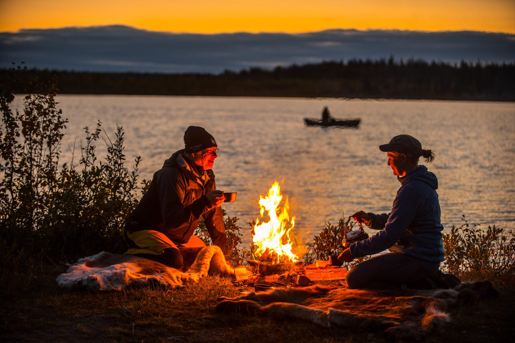 Kampvuur Lapland in de zomer