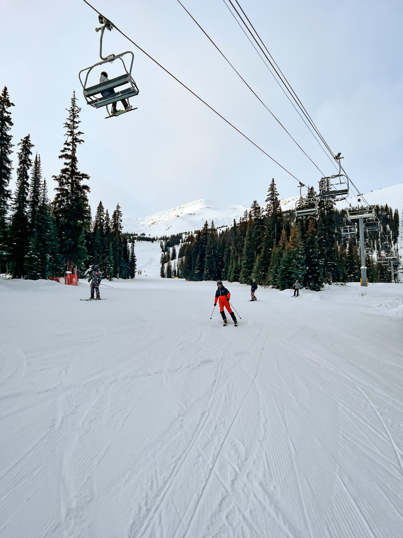 Wintersport in Marmot Basin Jasper National Park Canada pistes