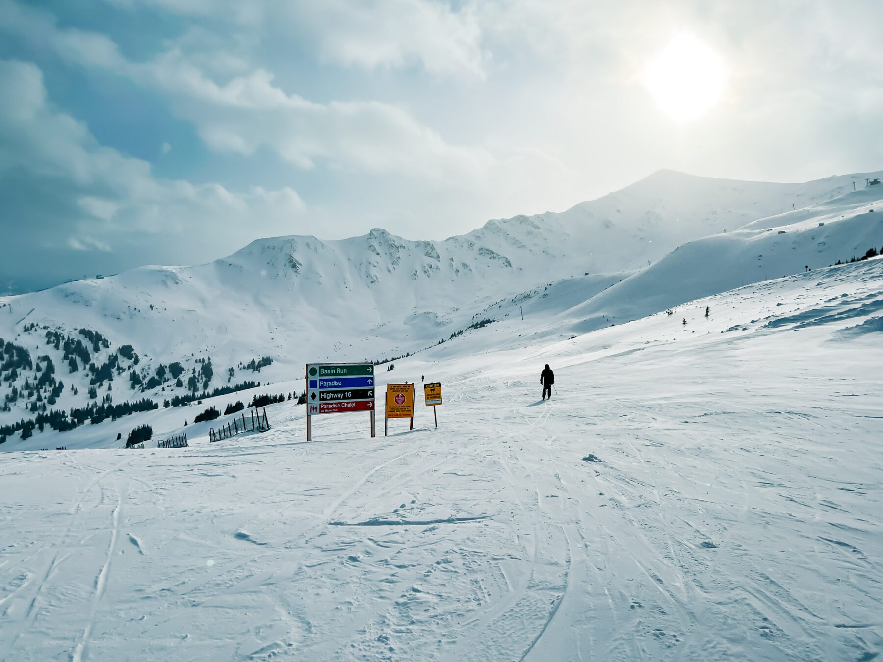 Wintersport in Marmot Basin Jasper National Park Canada pistes