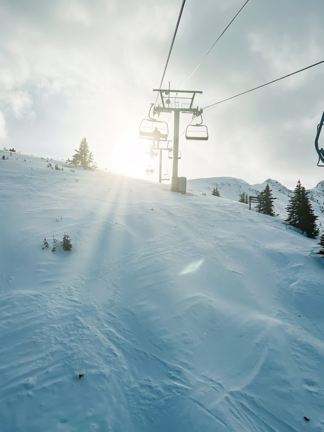 Wintersport in Marmot Basin Jasper National Park Canada liften