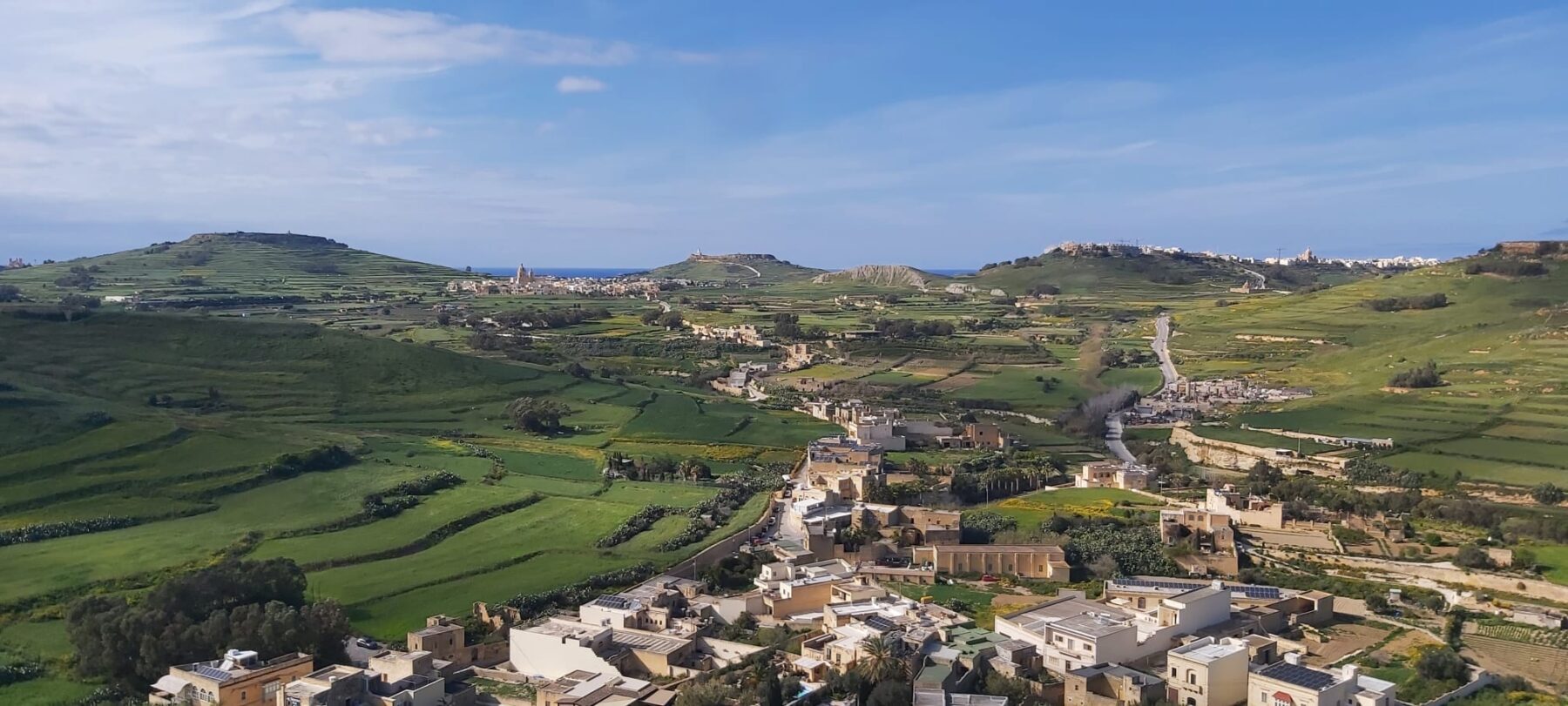 Uitzicht over het groene landschap van Malta 