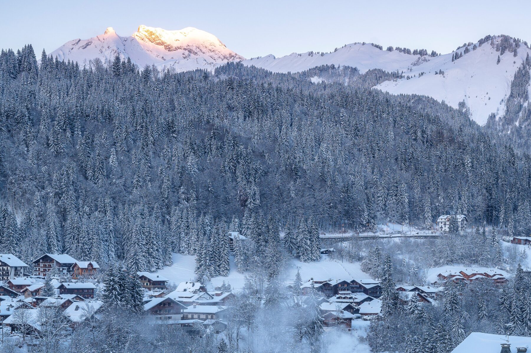 Morzine in het ochtendlicht