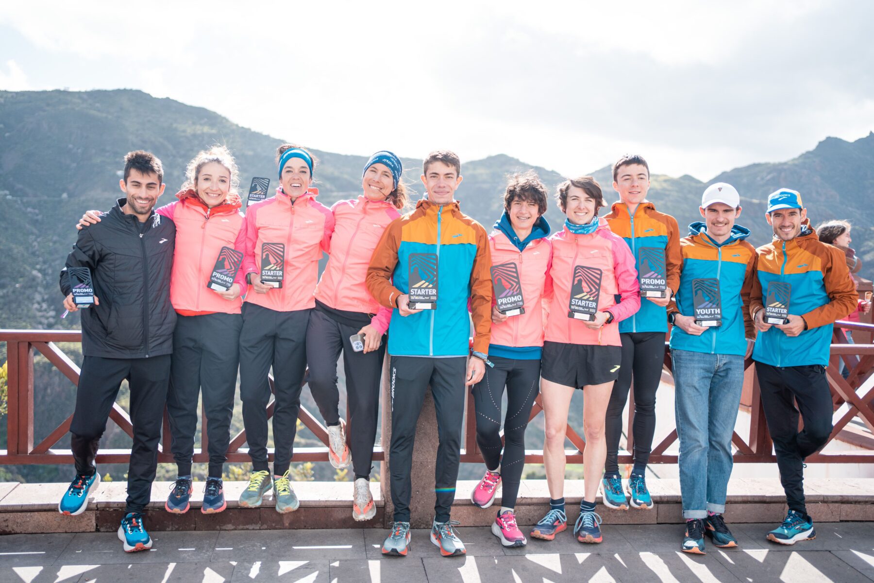 Het Brooks jeugd trailrunning team in de Brooks High Point collectie.