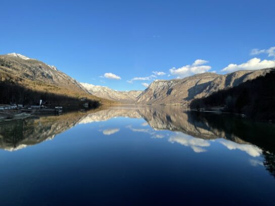 Het meer van Bohinji in Slovenië