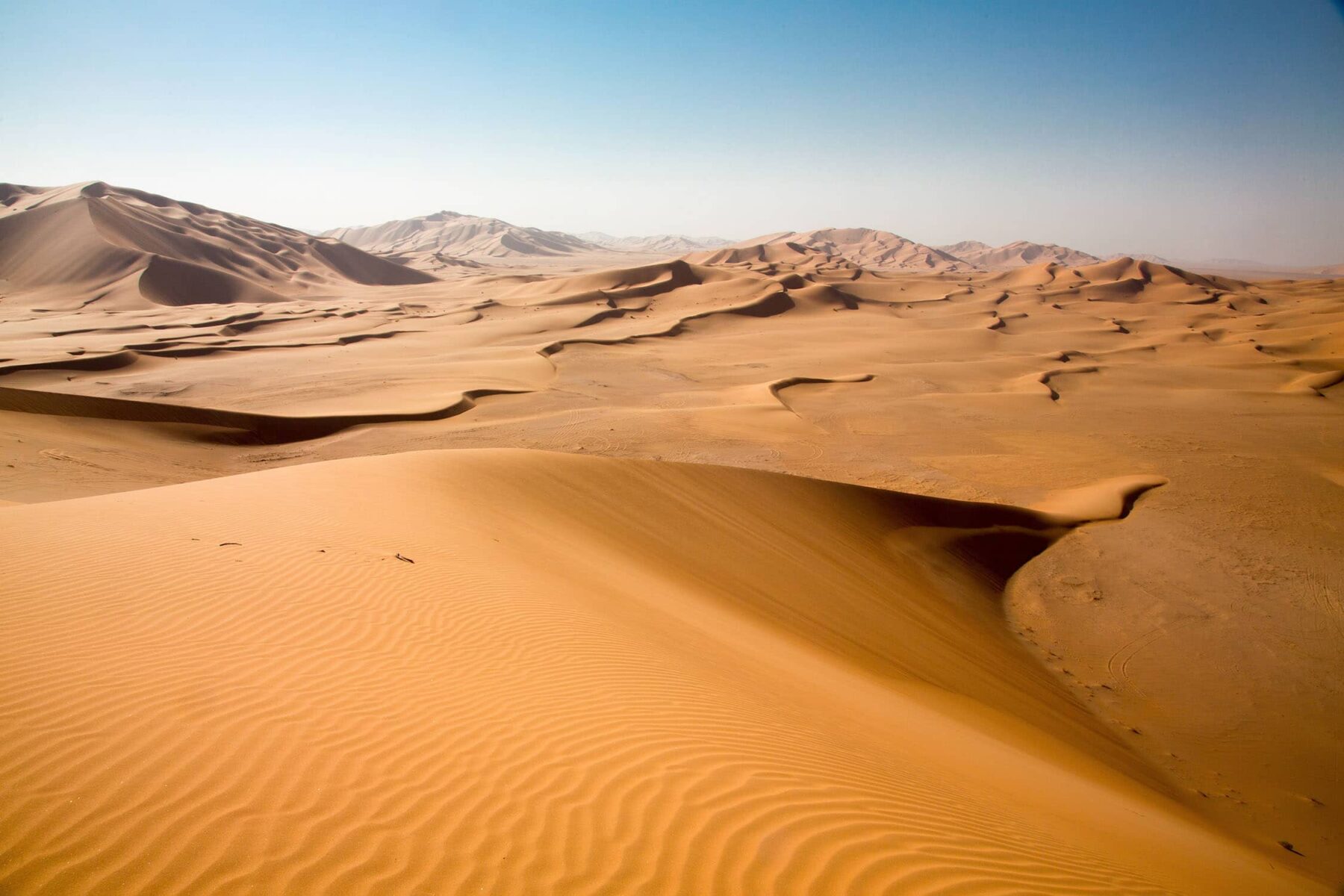 Tijdens een roadtrip door de woestijn in Oman Wahabi Sands
