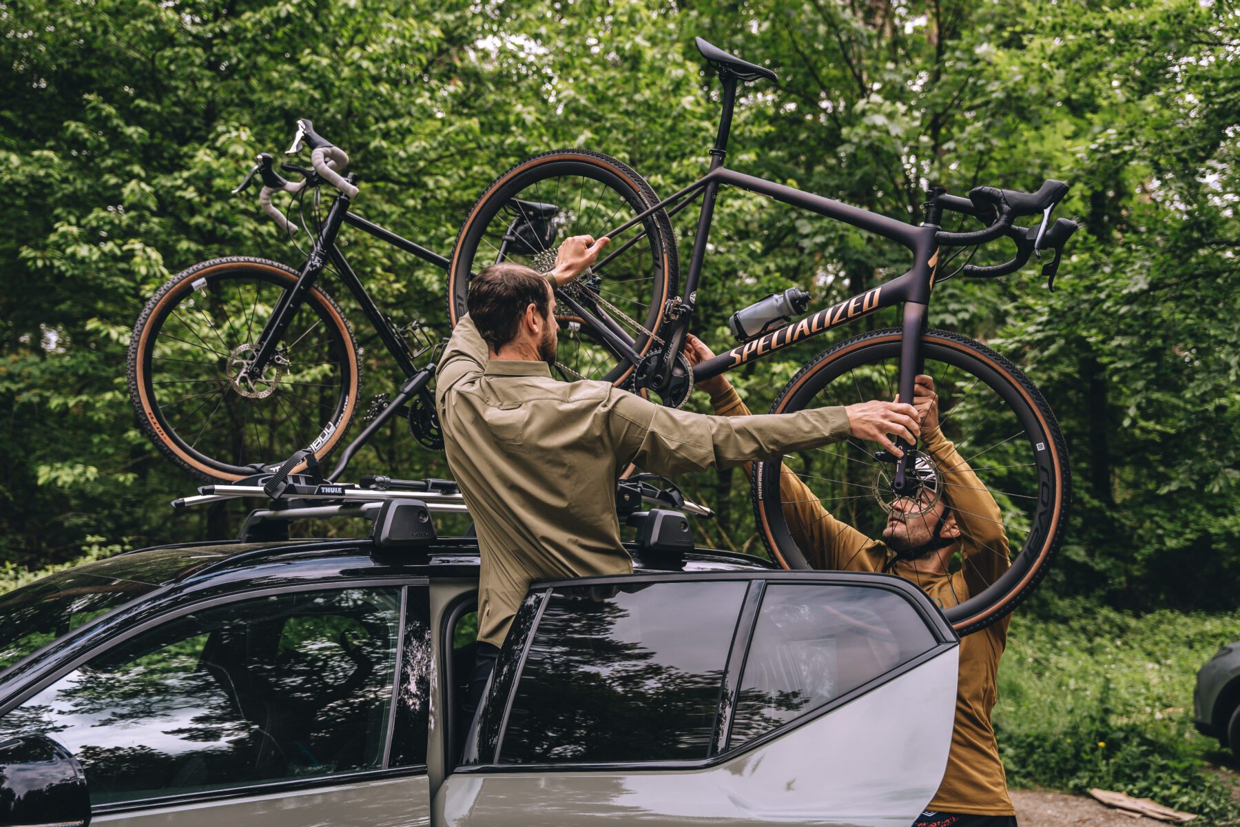 Fietsen op het dak van de Volvo XC40 Recharge Twin Engine