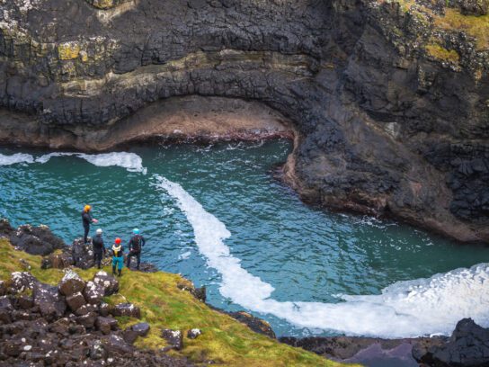 Coastering in Noord-Ierland staat garant voor avontuur.
