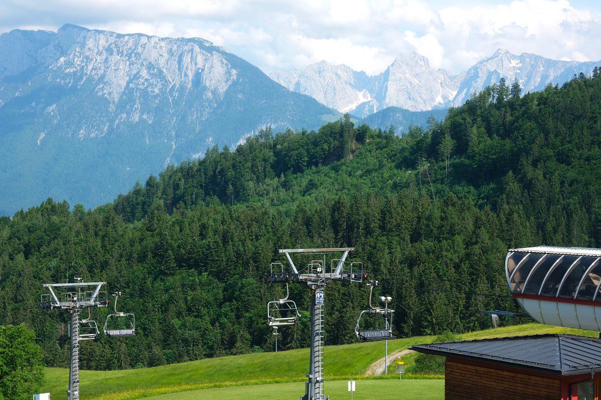 Het bergstation van de Hocheck stoeltjeslift vormt de uitvalsbasis voor je vakantie in Oberaudorf. Hier beginnen namelijk vele wandelingen met prachtige uitzichten.