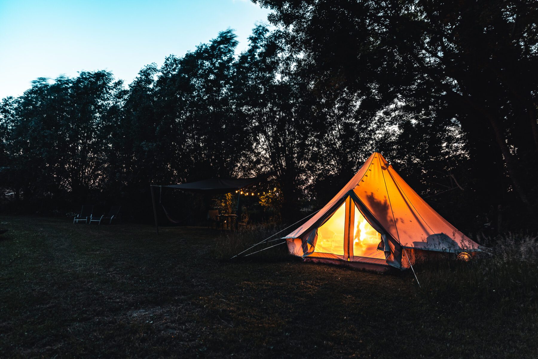 Glamping in België met campspace in de avond