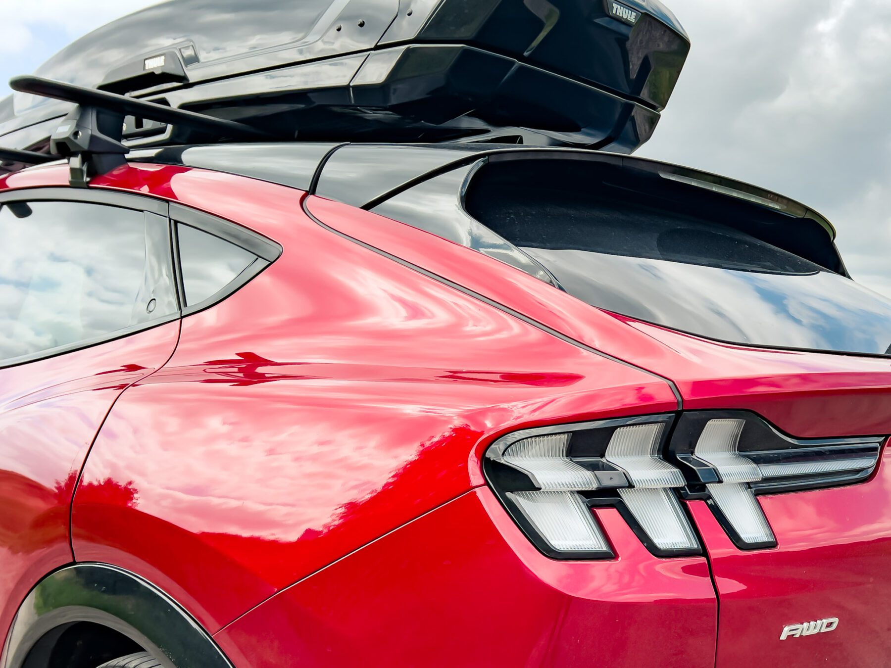 Ford Mustang Mach-E AWD close up achterlicht