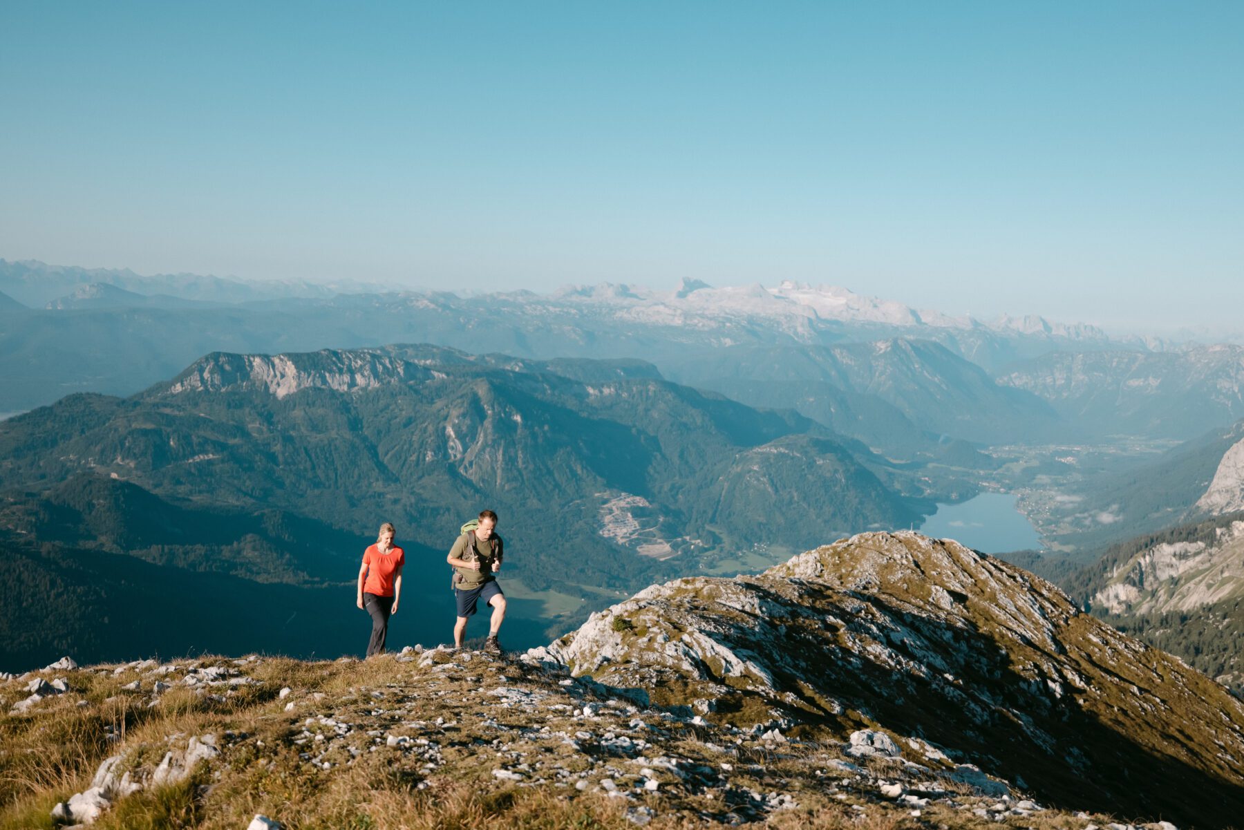 Hiken in het Dachstein gebergte in het Salzkammergut