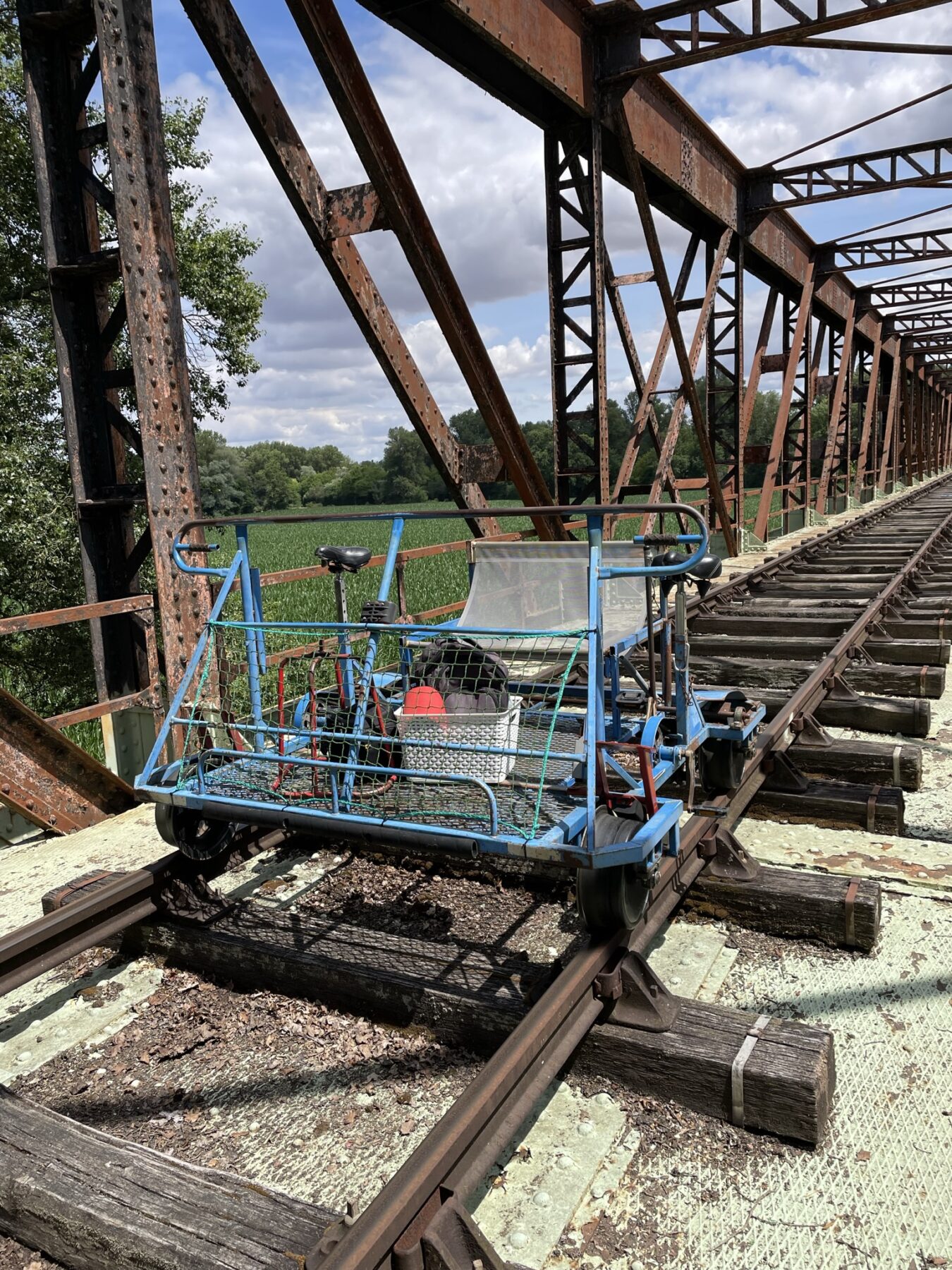 Sancerrois Cyclorail - fiets op de spoorbrug