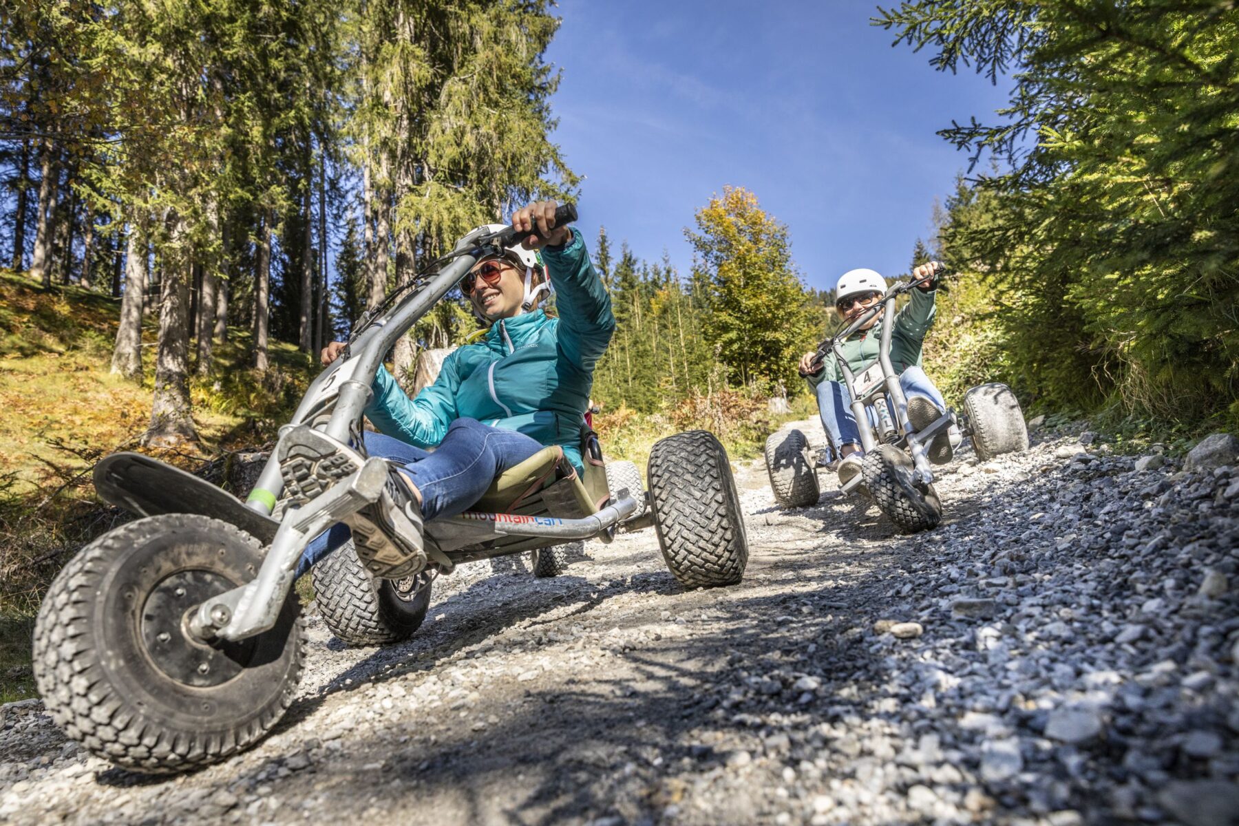 Zomerse variant van sleeën, mountaincarting in Salzburgerland