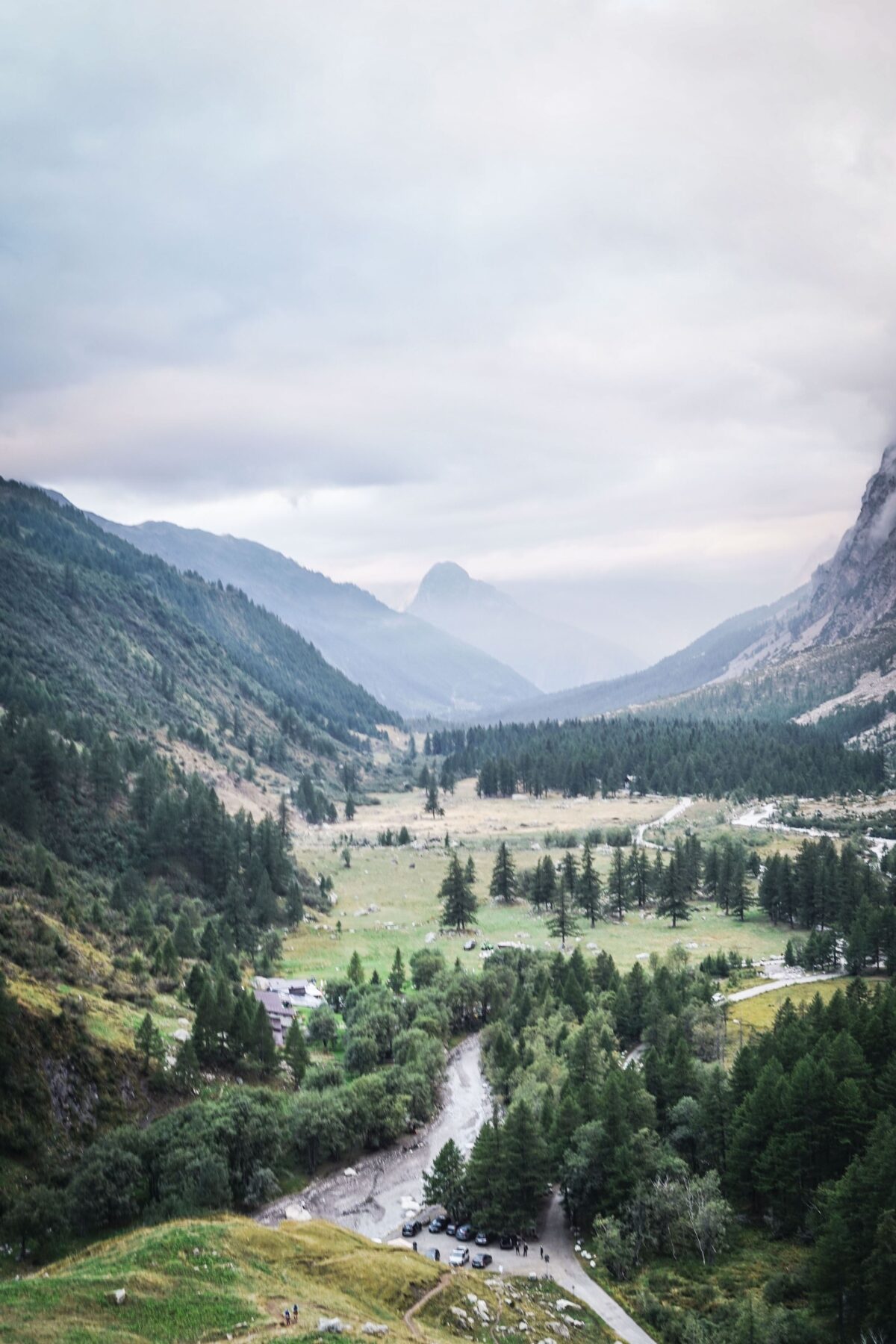 Trailrunning tijdens UTMB in Chamonix rondom de Mont-Blanc in de Franse, Zwitserse en Italiaanse Alpen