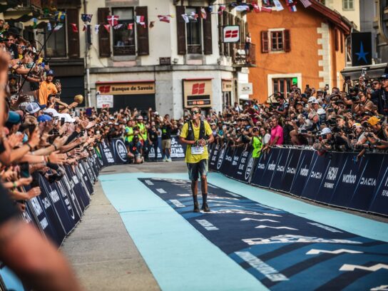 Courtney Dauwater, trailrunning, UTMB, Chamonix, finish, ultrarunning