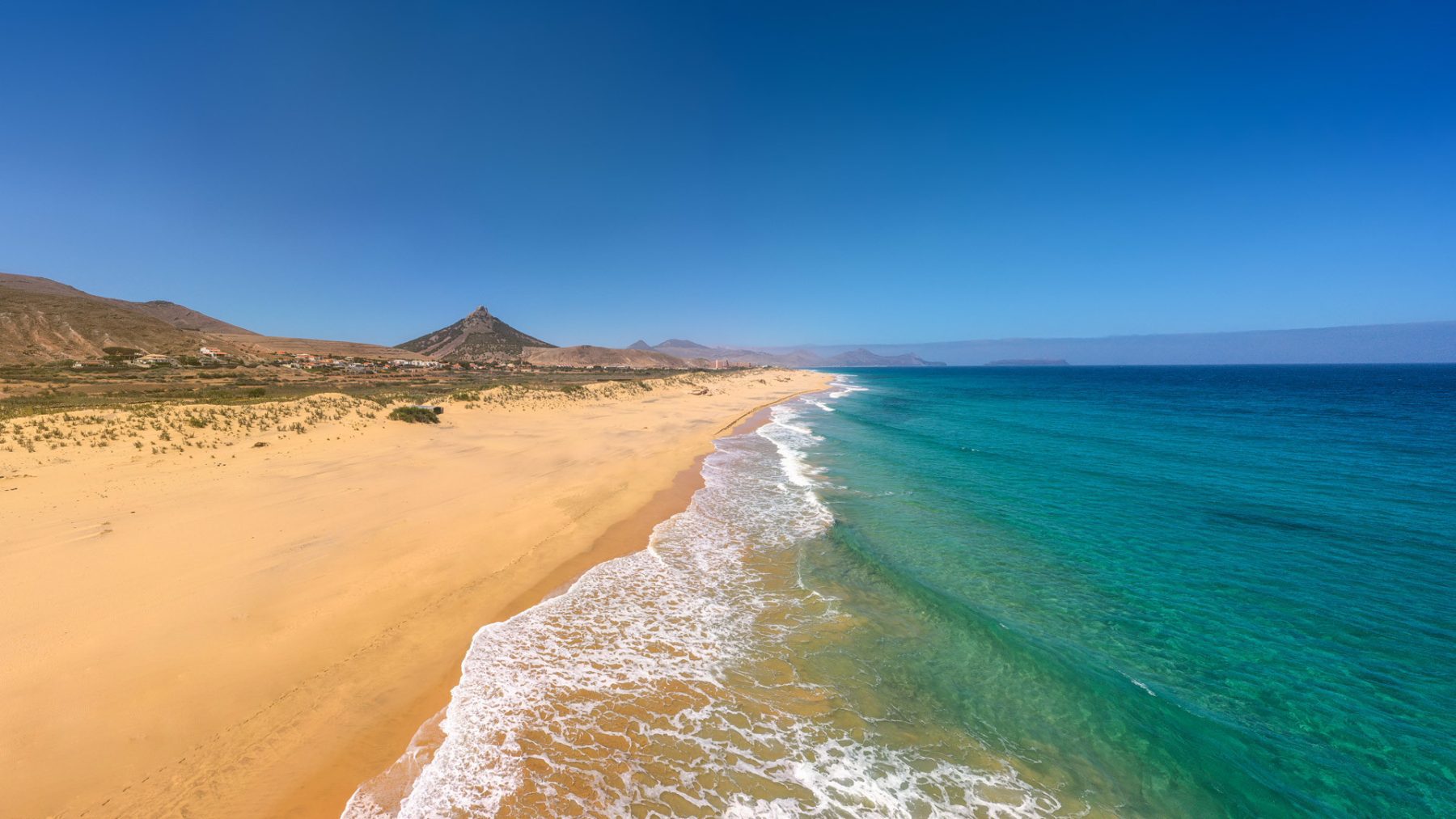 Porto Santo is een van de eilanden van Madeira en bezoek je vooral vanwege de mooie zandstranden