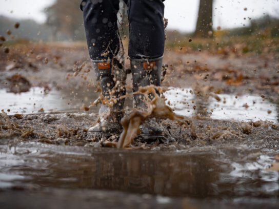 Mijn Travelin regenlaarzen kunnen duidelijk tegen een beetje modder