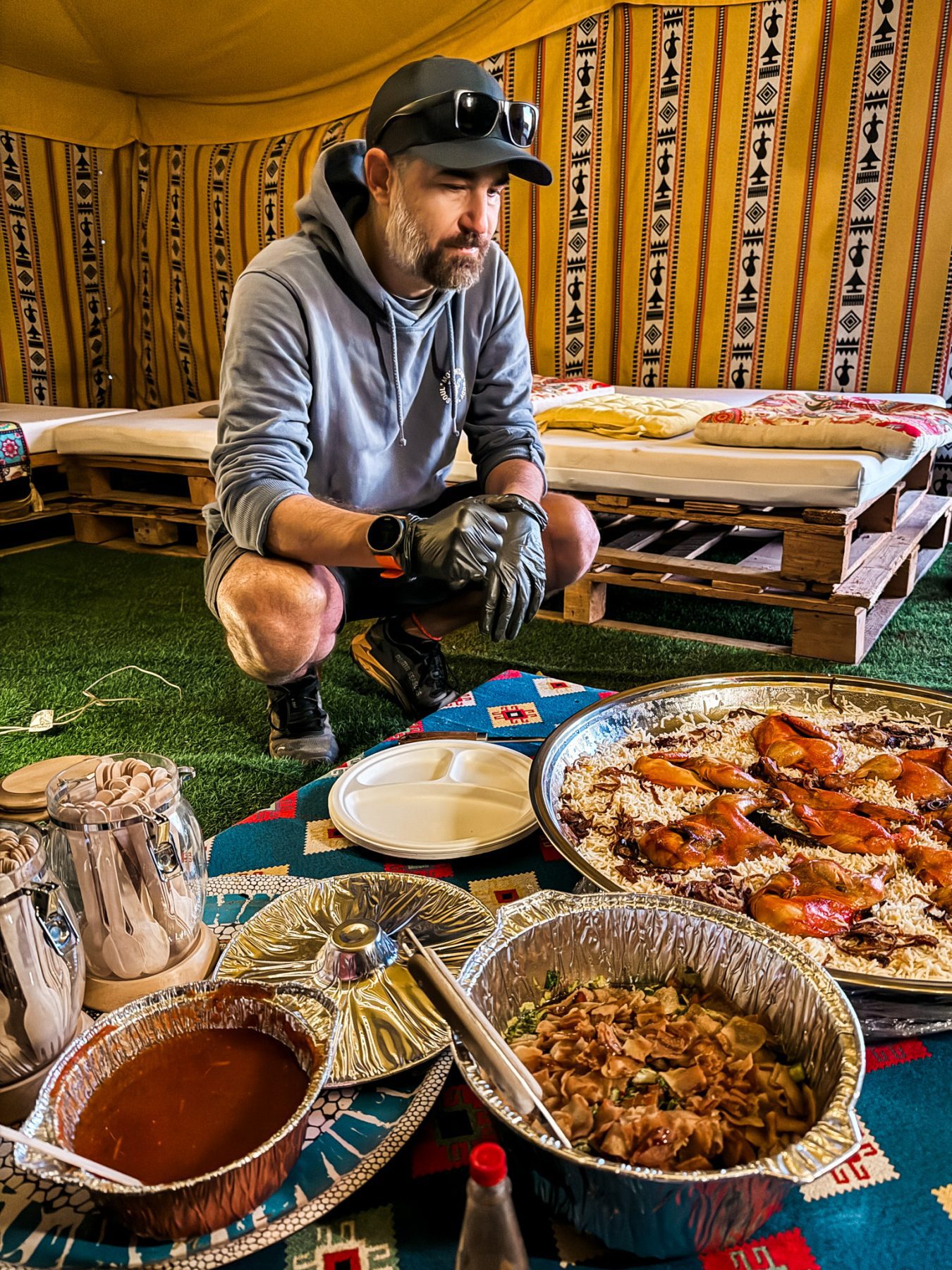 Adventurati outdoors en eten van de lokale tribe in Ras al Khaimah