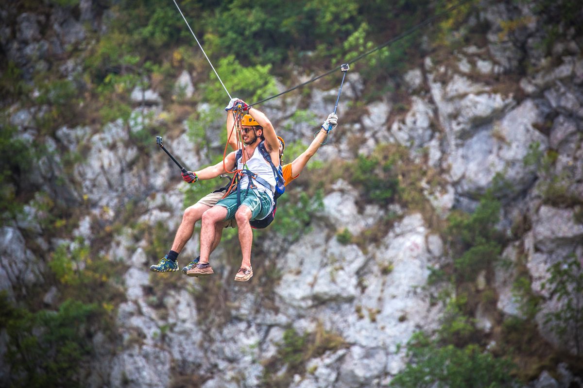 Prachtige outdoor activiteiten in Kroatië waar je hart sneller van gaat kloppen, zoals ziplinen.