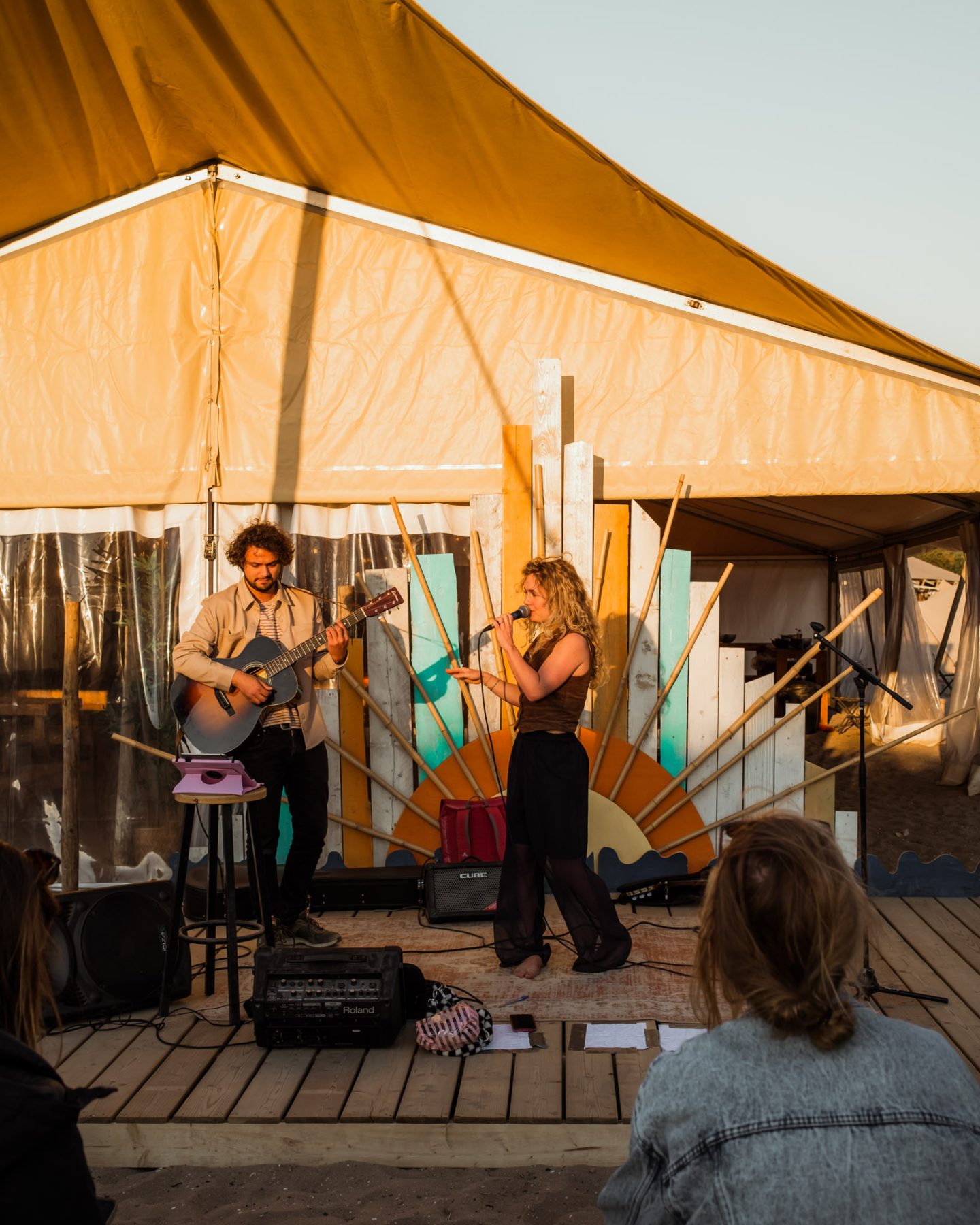 Liveoptreden op Beachcamp de Lakens.