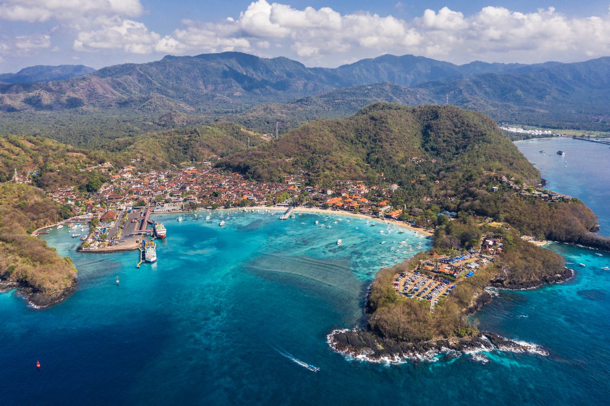 Het dorpje Padangbai op Bali.