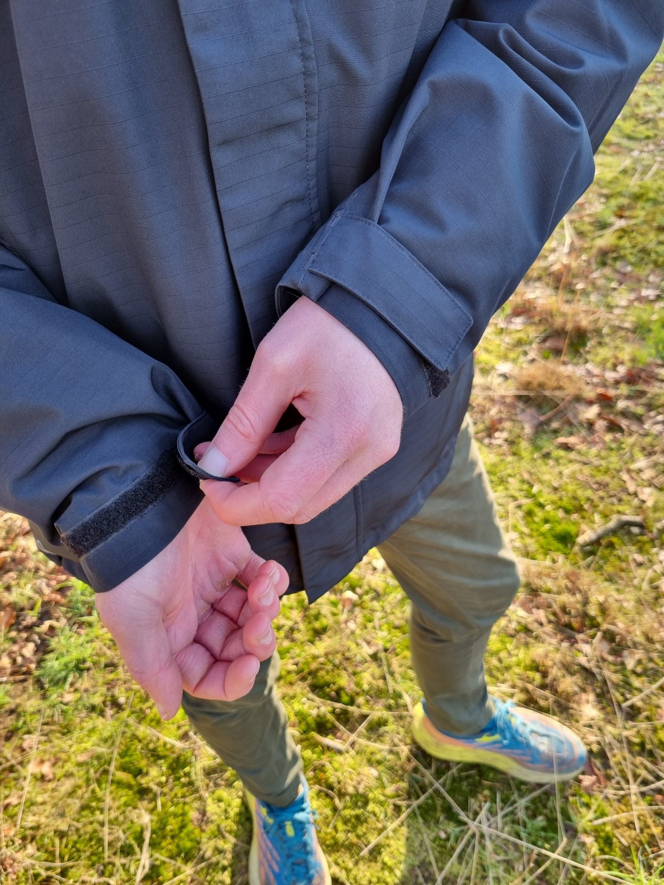 Met de speciale aanpasbare sluiting zorg je dat de Haglöfs Ek 3-in-1 jas goed aansluit op je lichaam