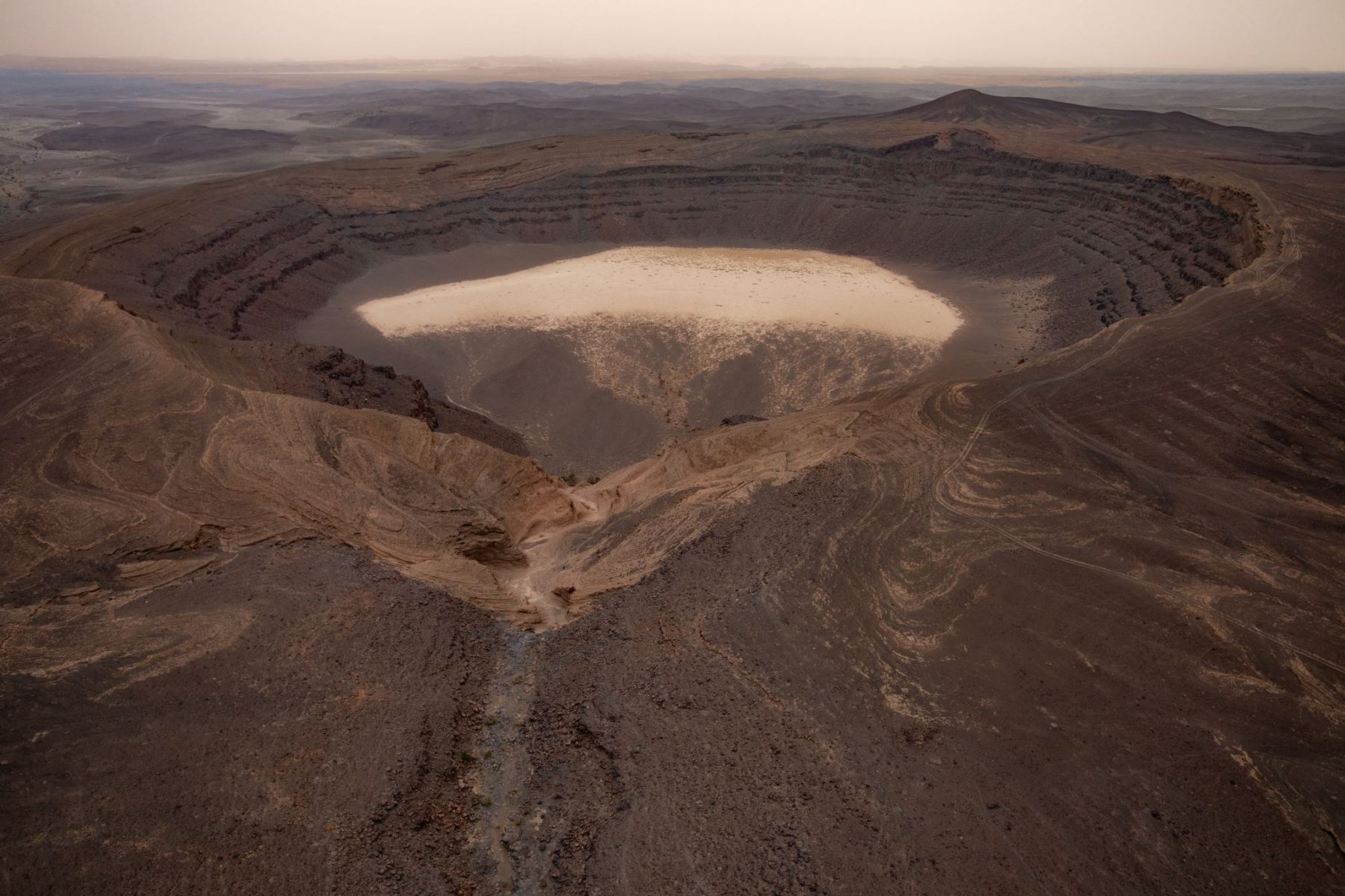 Al Wahbah krater mag niet ontbreken in jouw lijstje met Outdoor activiteiten in Saoedi-Arabië