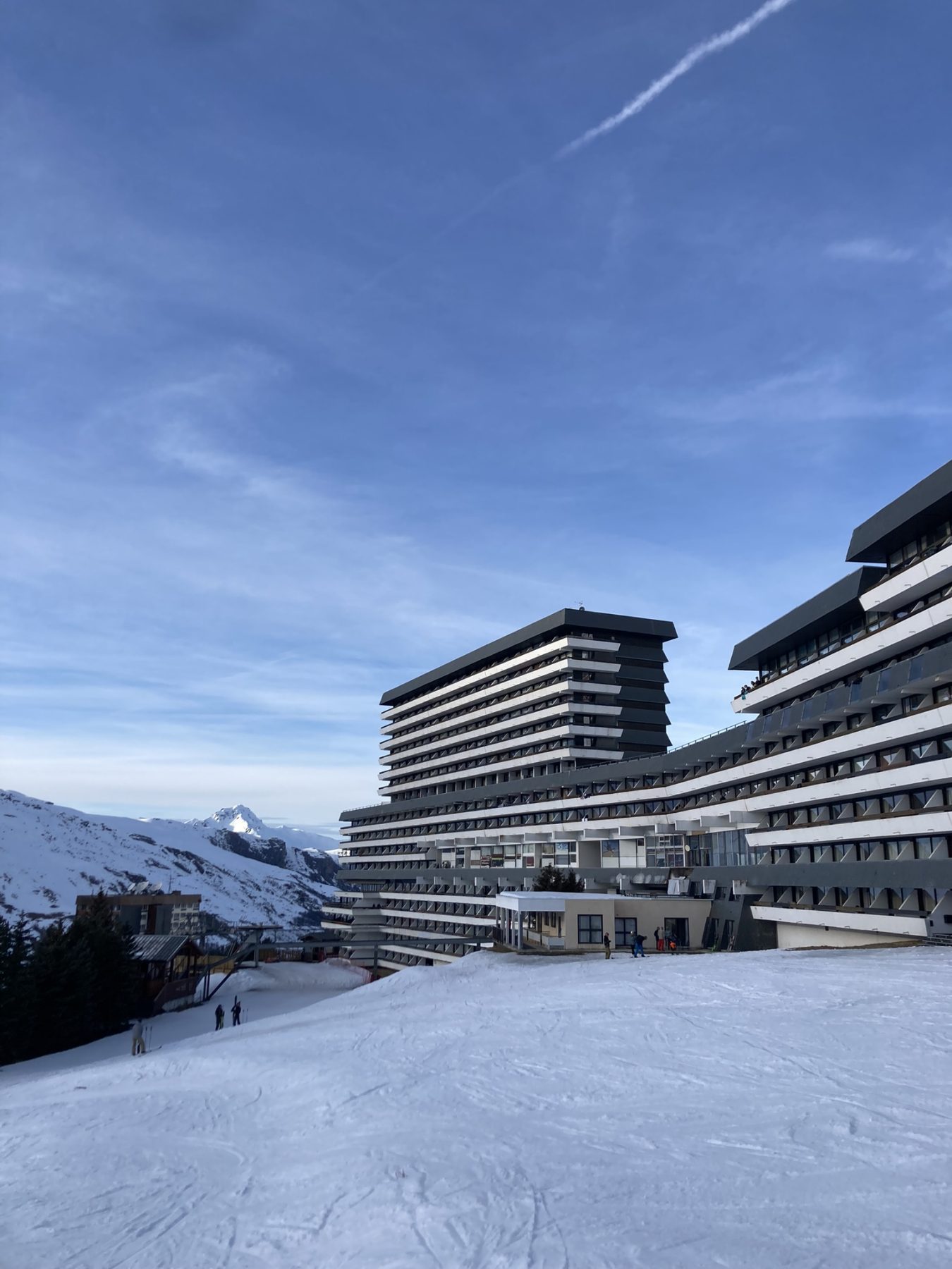 Le Brelin, het 'cruiseschip in de sneeuw'