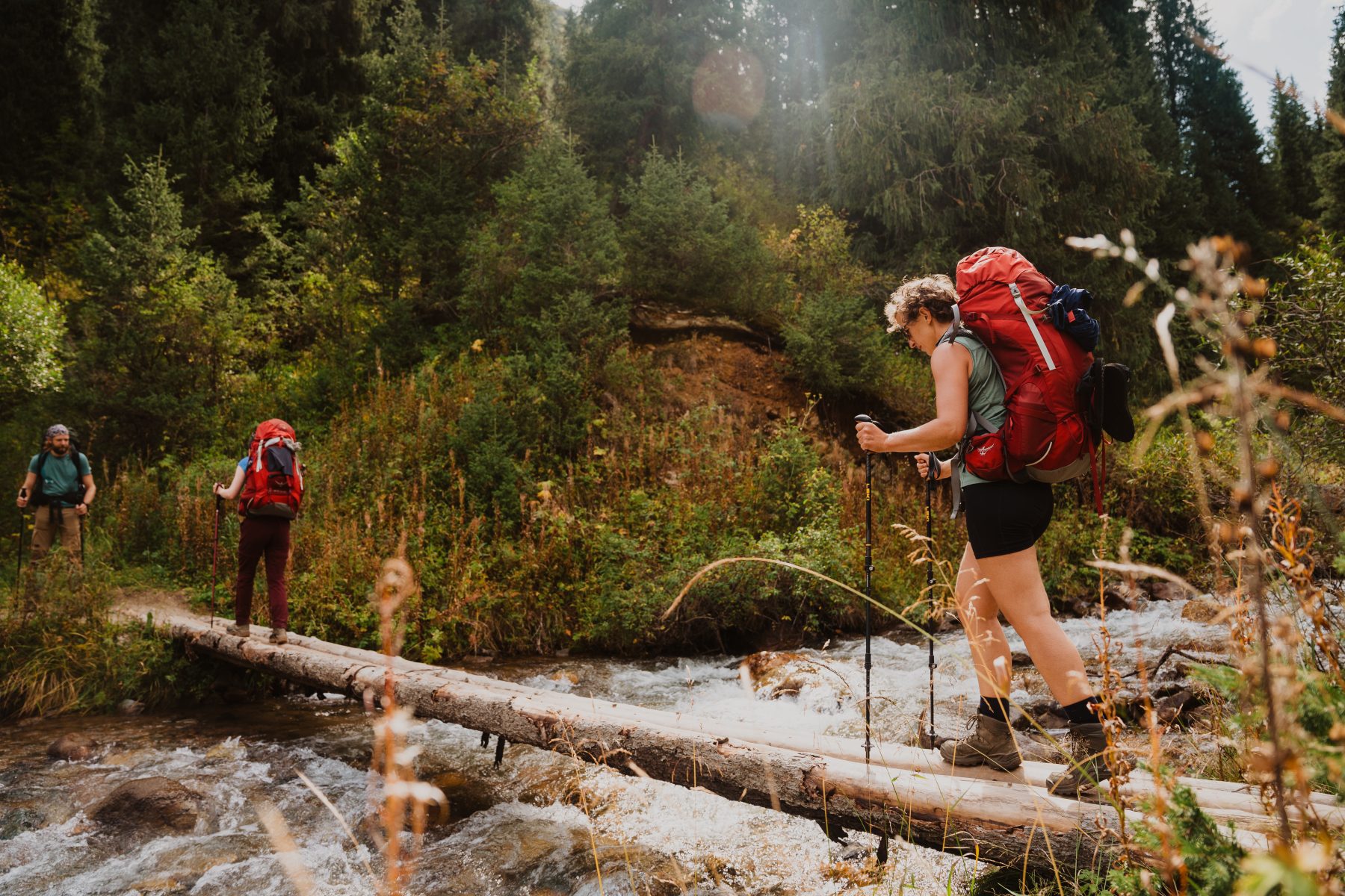 De Kairak rivier oversteken tijdens de Kazachstan reis
