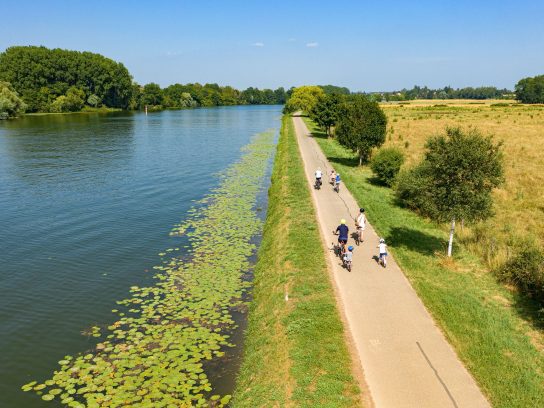 Fietsers tijdens het afleggen van de Voie Bleue.
