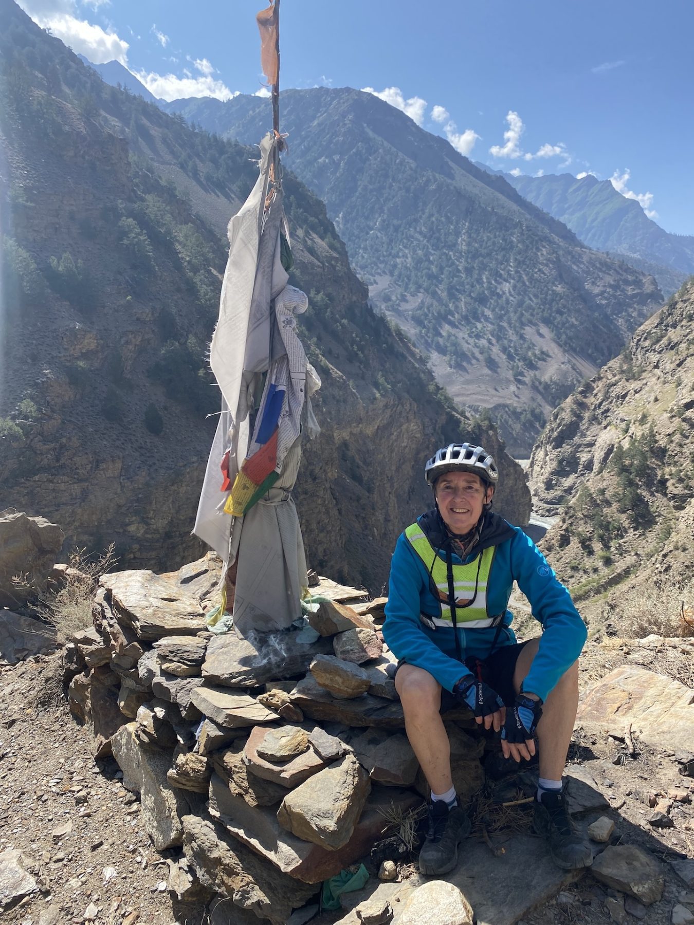 Fietsend door de Himalaya auteur: Myra de Rooy