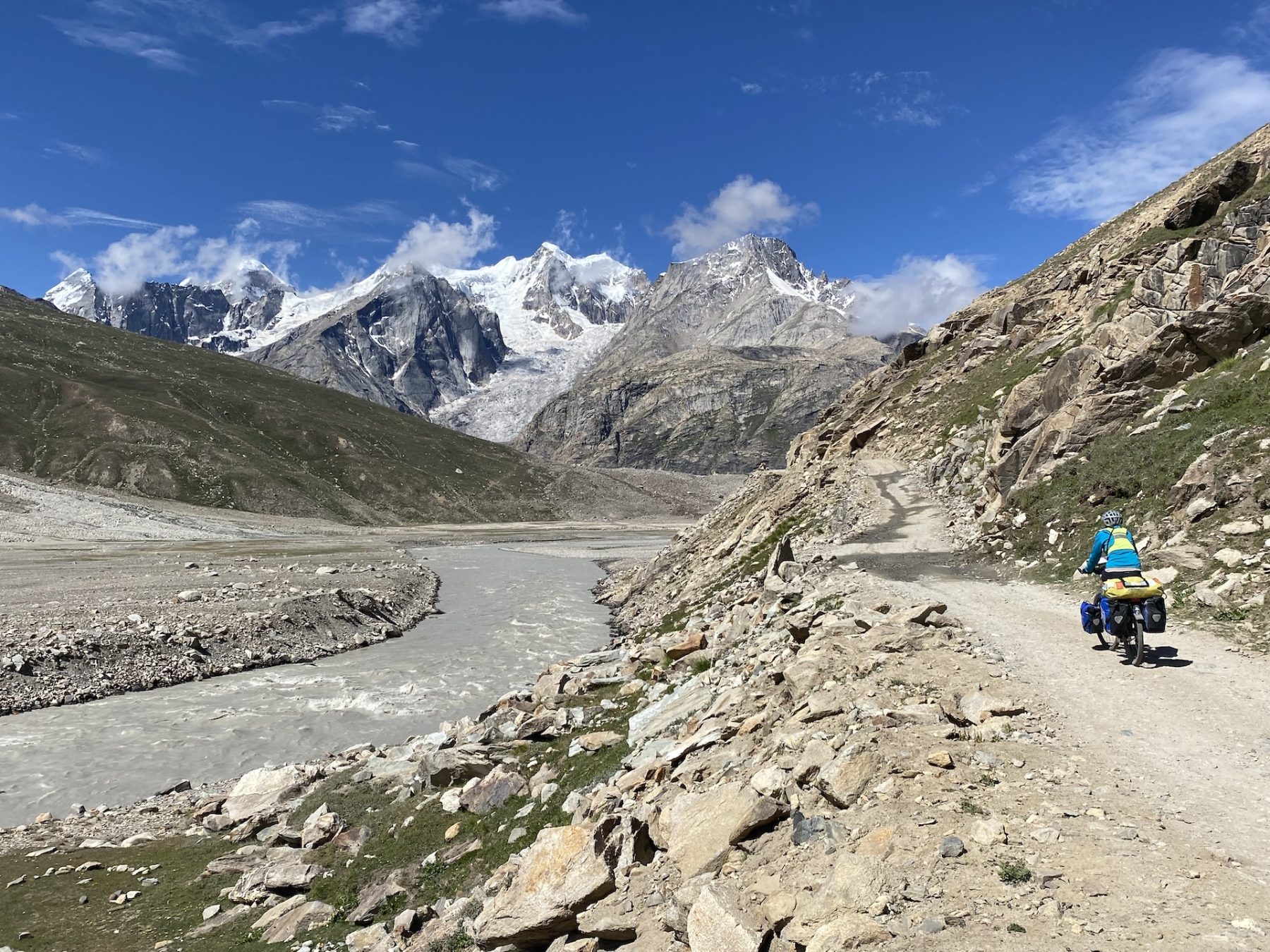 Fietsend door de Himalaya Myra de Rooy