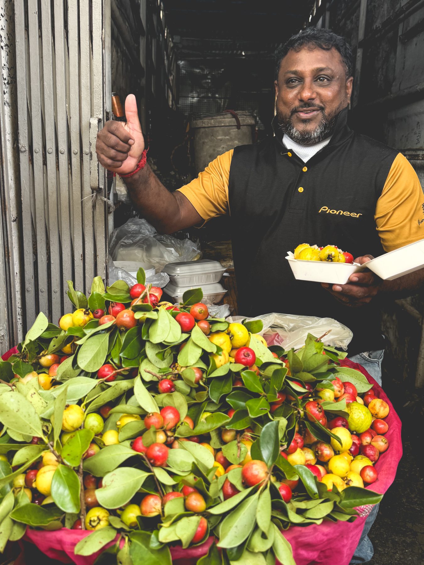 Wat je zeker moet doen op Mauritius is een street food tour van TaseBuddies