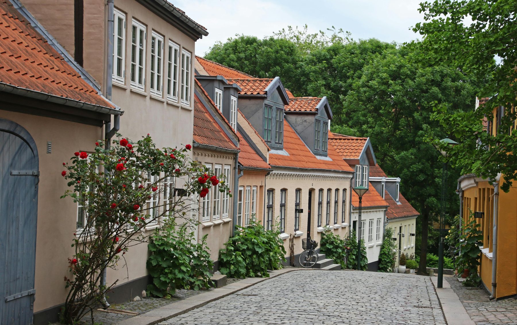 Een charmant straatje in de Deense stad Odense, in de buurt van één van de mooiste campings van Denemarken.