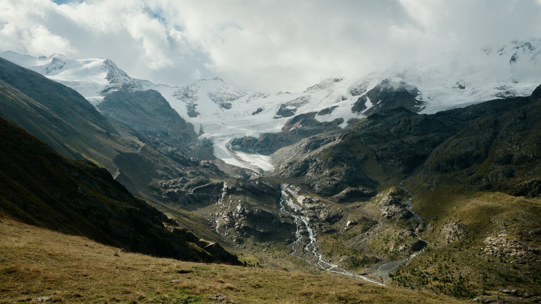 uitzicht op de Forni gletsjer tijdens hiken over Trail of the Trenches