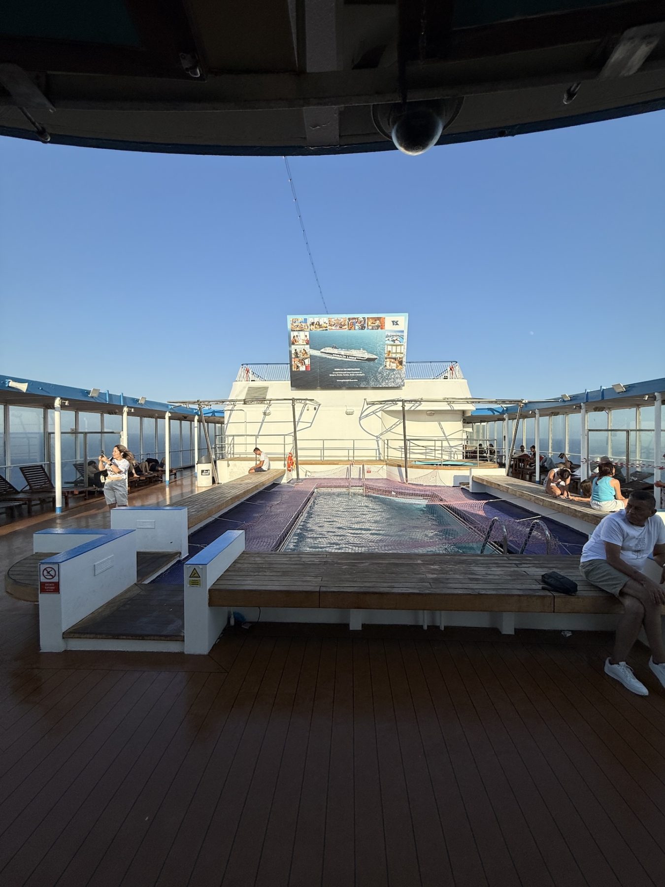 Zwembad op ferry camper op de veerboot