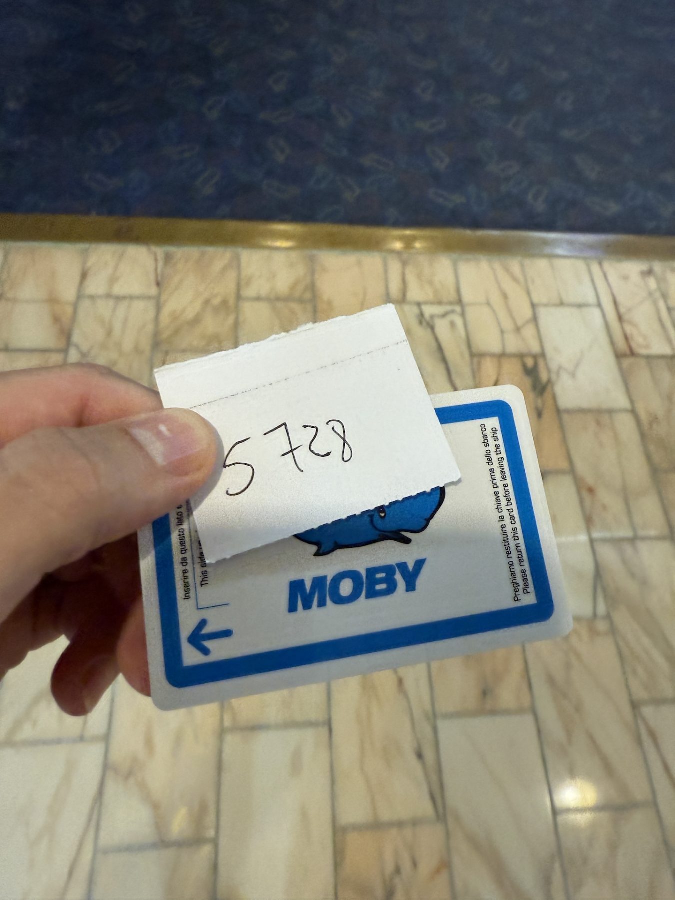 Hut op de ferry camper op de veerboot