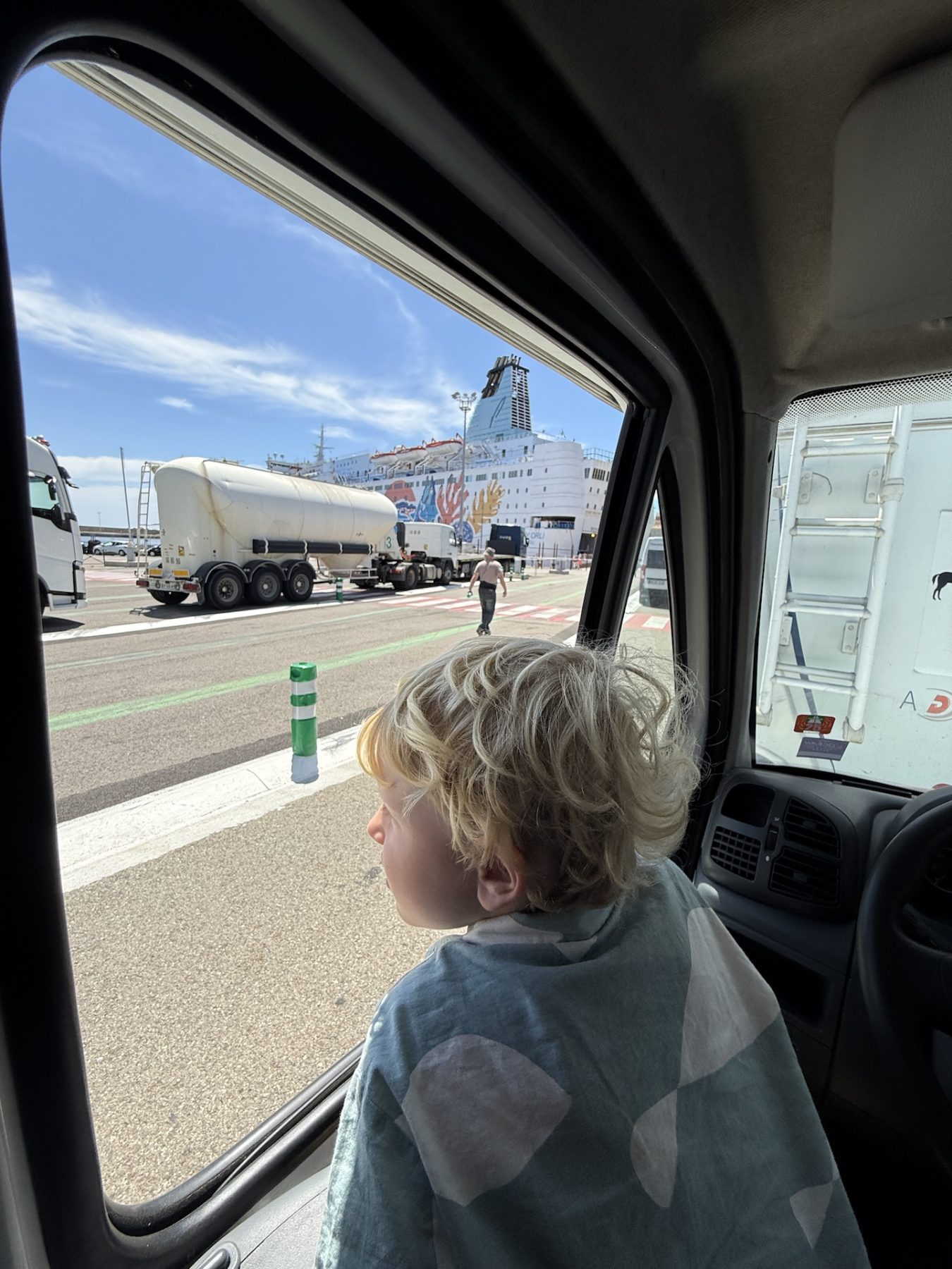 Inchecken camper op de veerboot