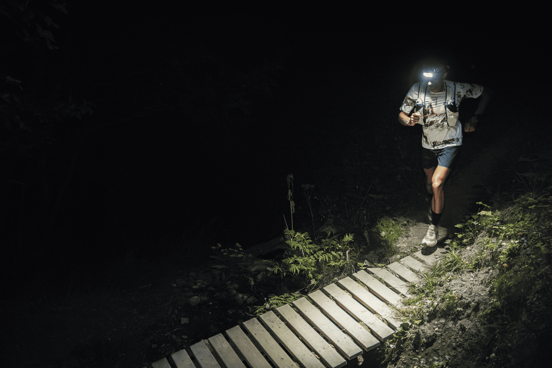Mathieu Blanchard in de nacht met de Petzl NAO RL
