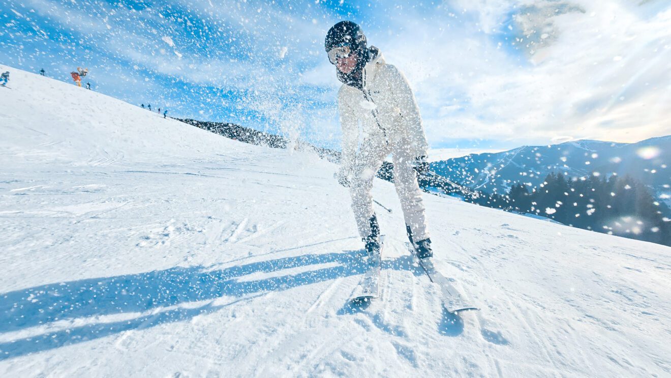 Helly Hansen skipak met sneeuw