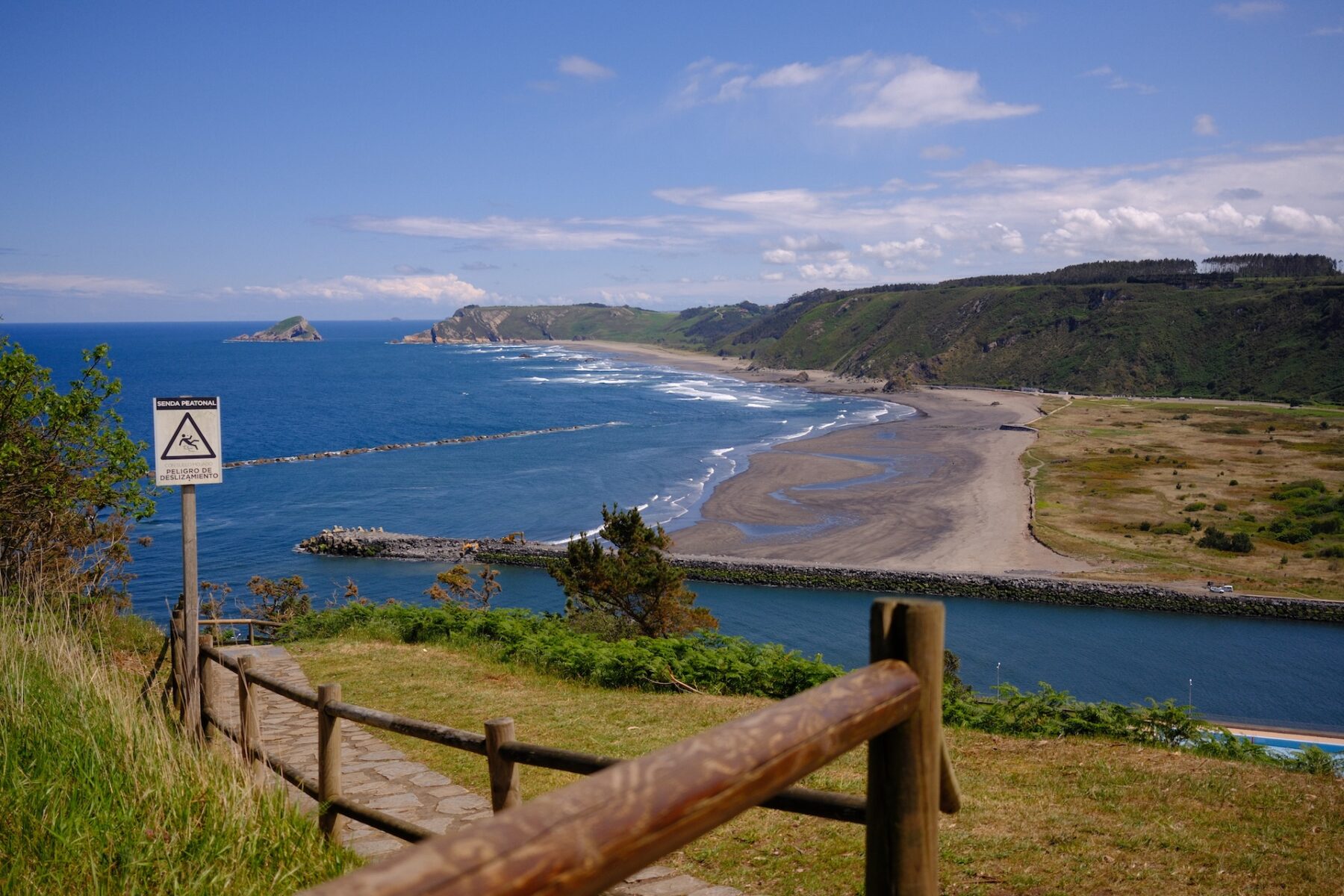 Asturias - Nalon rivier en zee komen samen