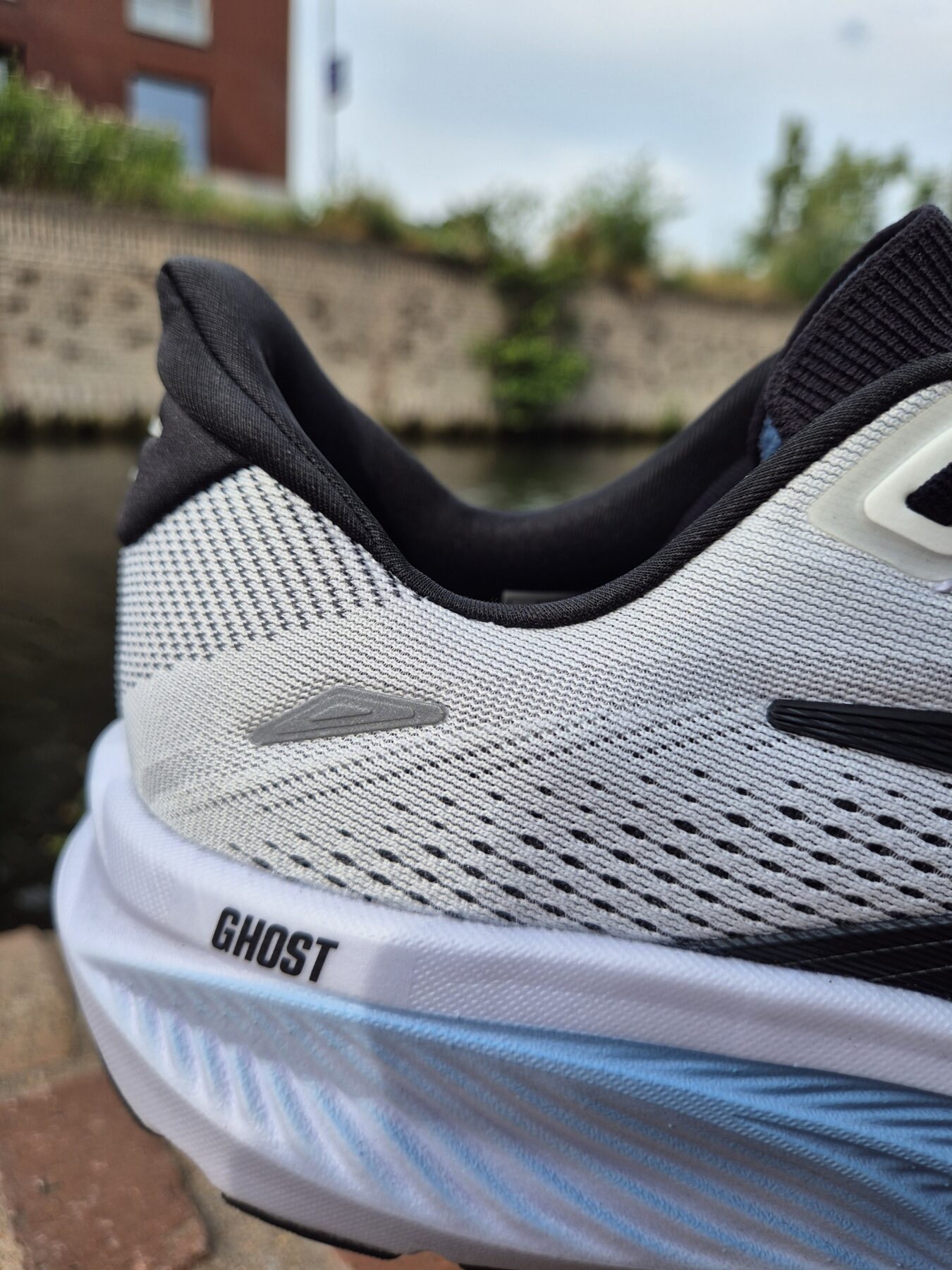 Brooks Ghost achterkant