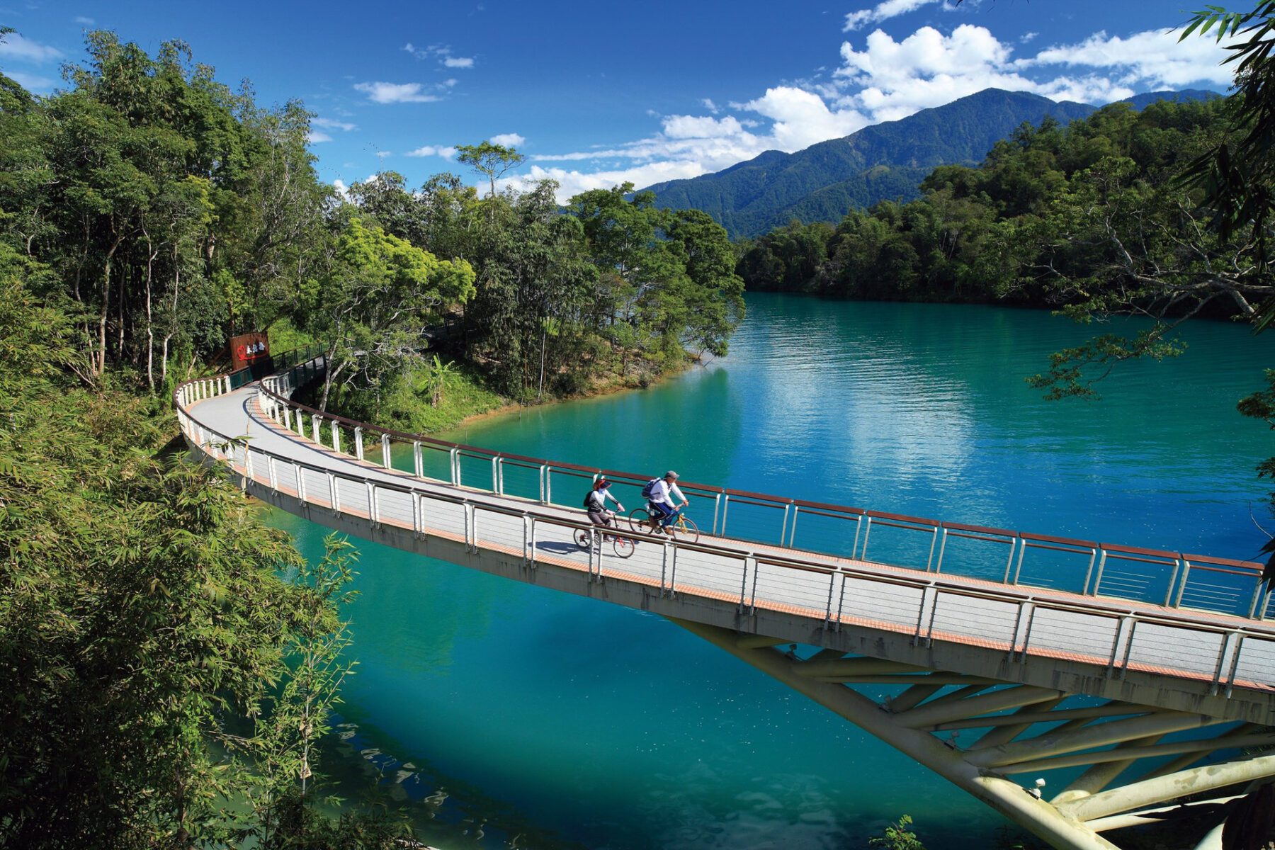 Fietsen rondom Sun Moon Lake
