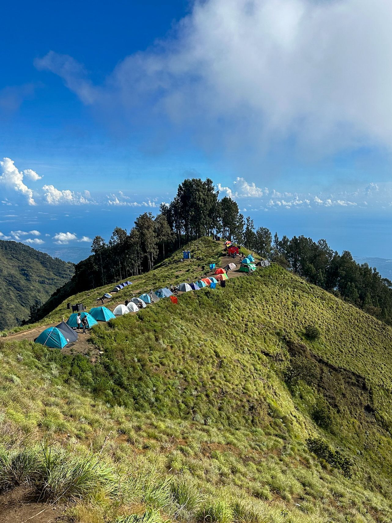 Tenten op de top Mount Rinjani