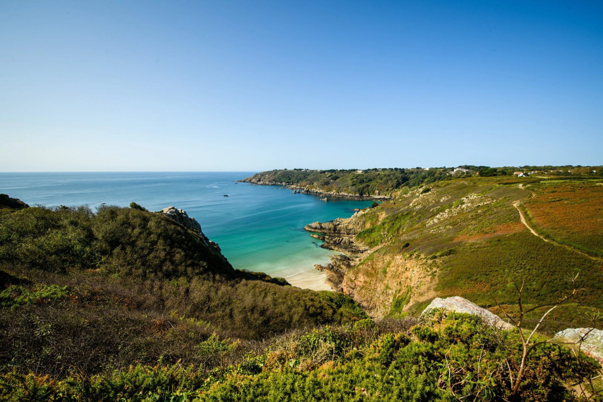 Uitzicht over Petit Port cliffs.